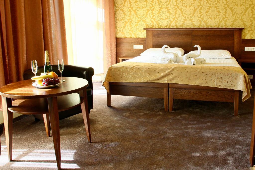 Hotel Baltaci Stary Zamek Napajedla Экстерьер фото