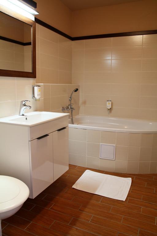 Hotel Baltaci Stary Zamek Napajedla Экстерьер фото